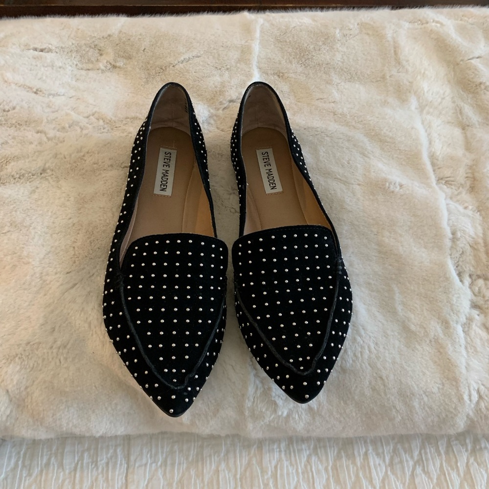 Fun pointed black flats with studs